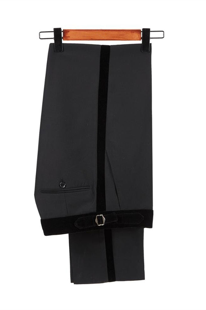 Black Newest Velvet Peaked Lapel Men Suits Secondary image