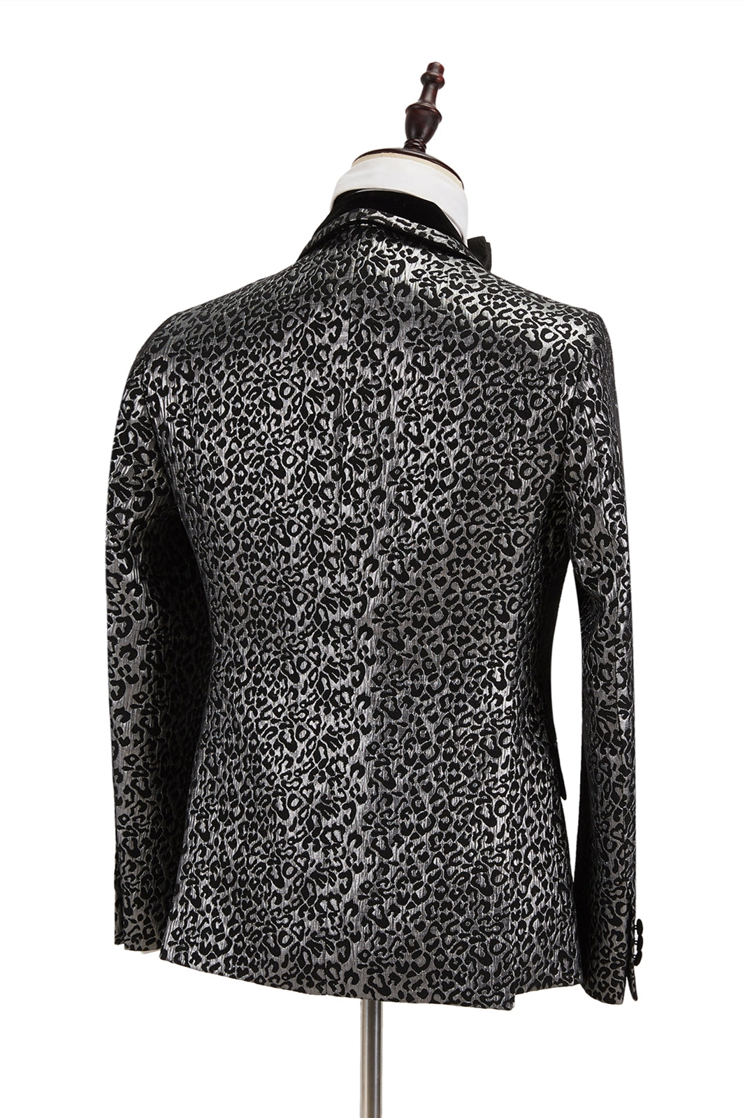Black Shawl Lapel Stitching Silver Leopard Jacquard Men's Suit Secondary image