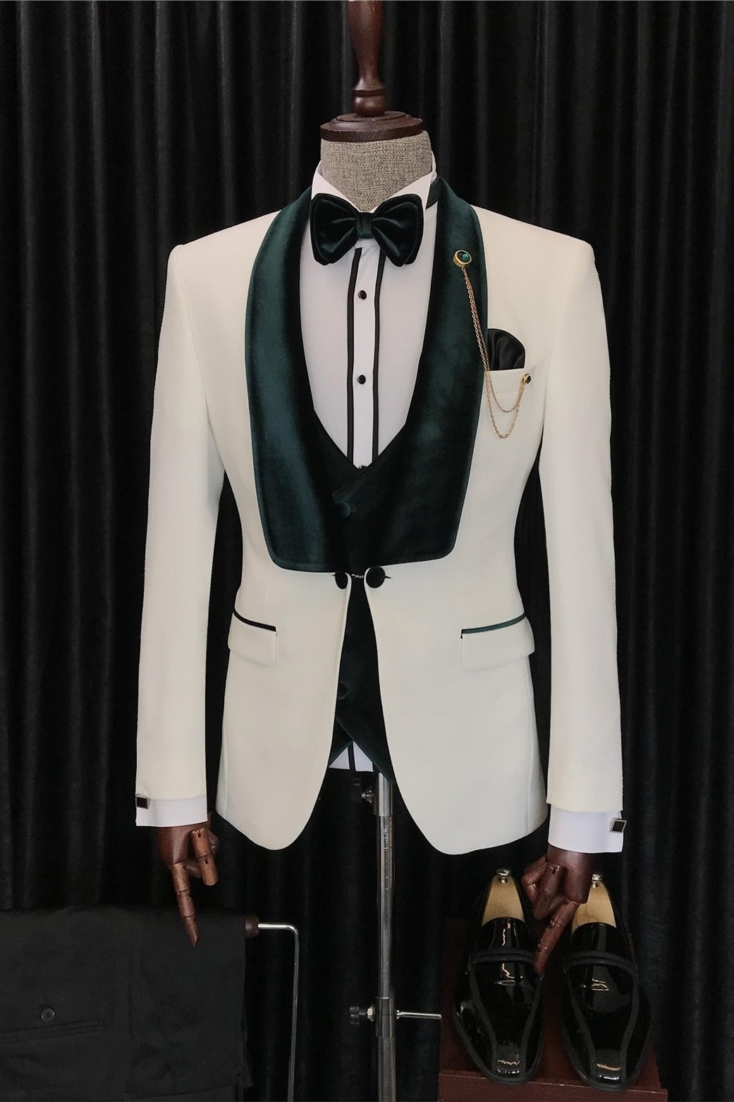White Three Pieces Men Suits With Dark Green Velvet Shawl Lapel Main image