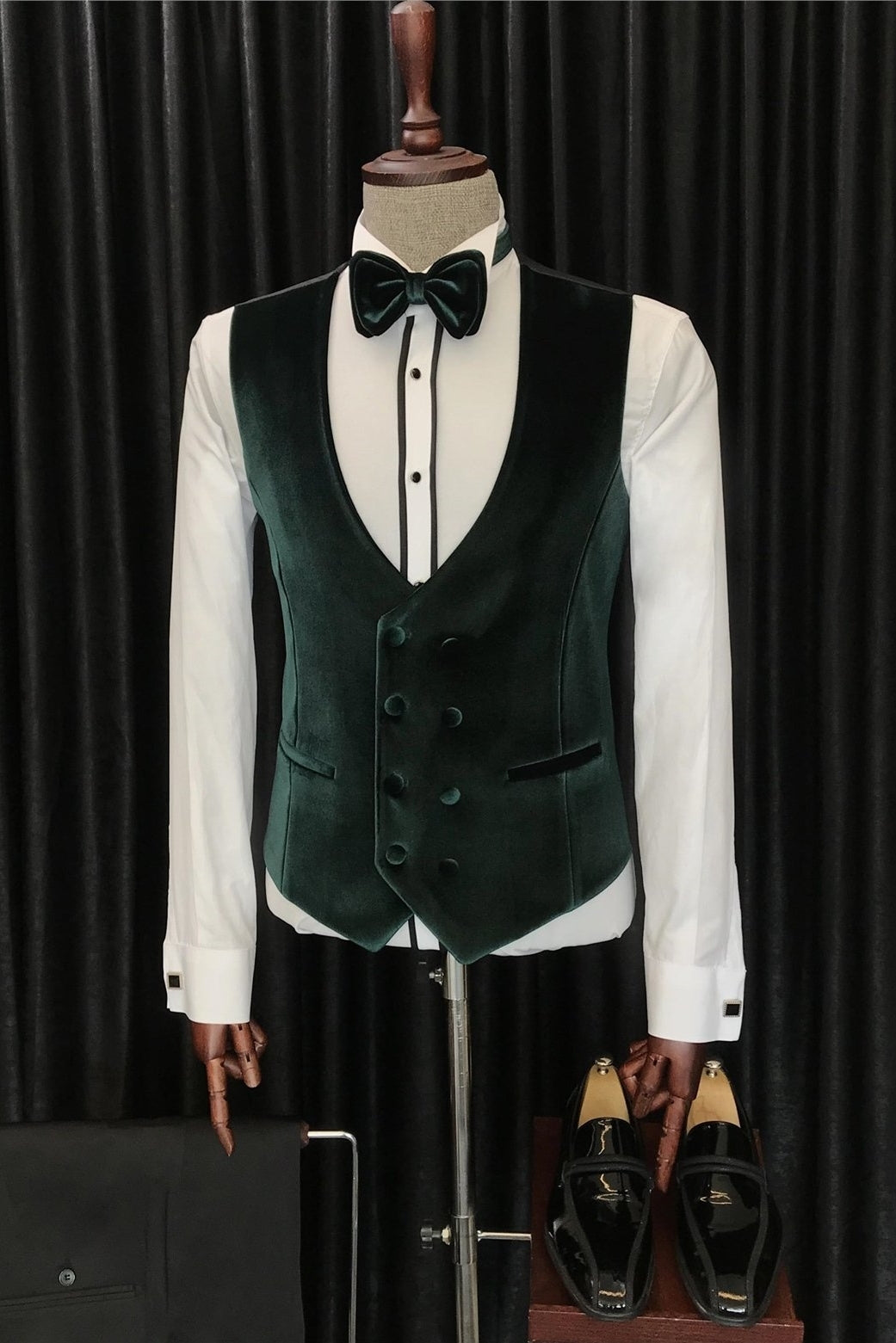 White Three Pieces Men Suits With Dark Green Velvet Shawl Lapel Secondary image