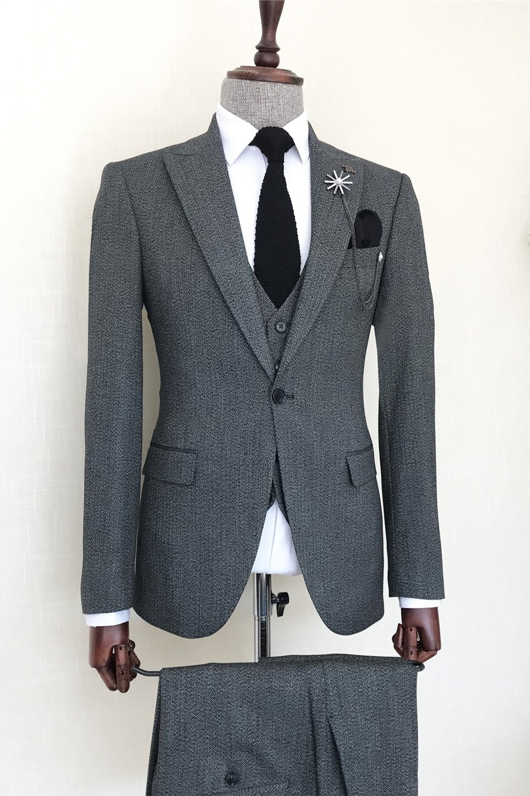 Stylish Gray Herringbone Peaked Lapel Men Suits Main image