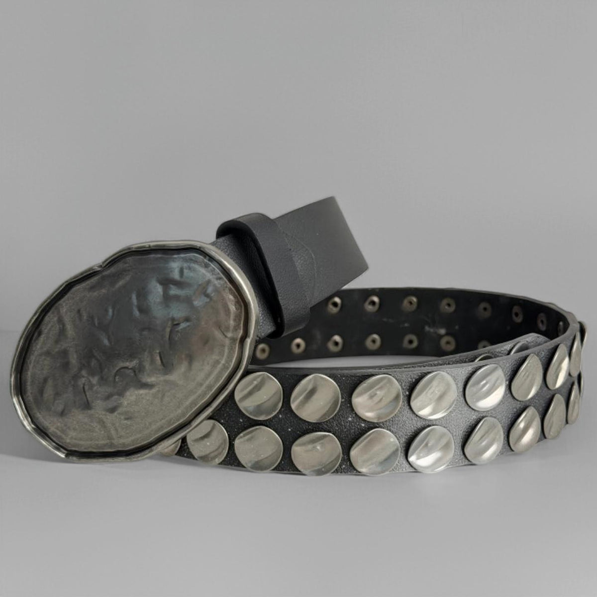 Gradient Rivet Statement Heavy-Duty Belt