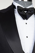 Fashion Black Three Pieces Peaked Lapel Men Suits