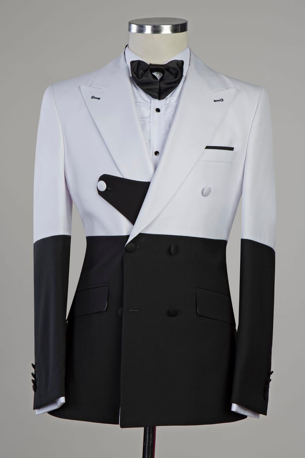 White And Black Double Breasted Peaked Lapel Men Suits Main image
