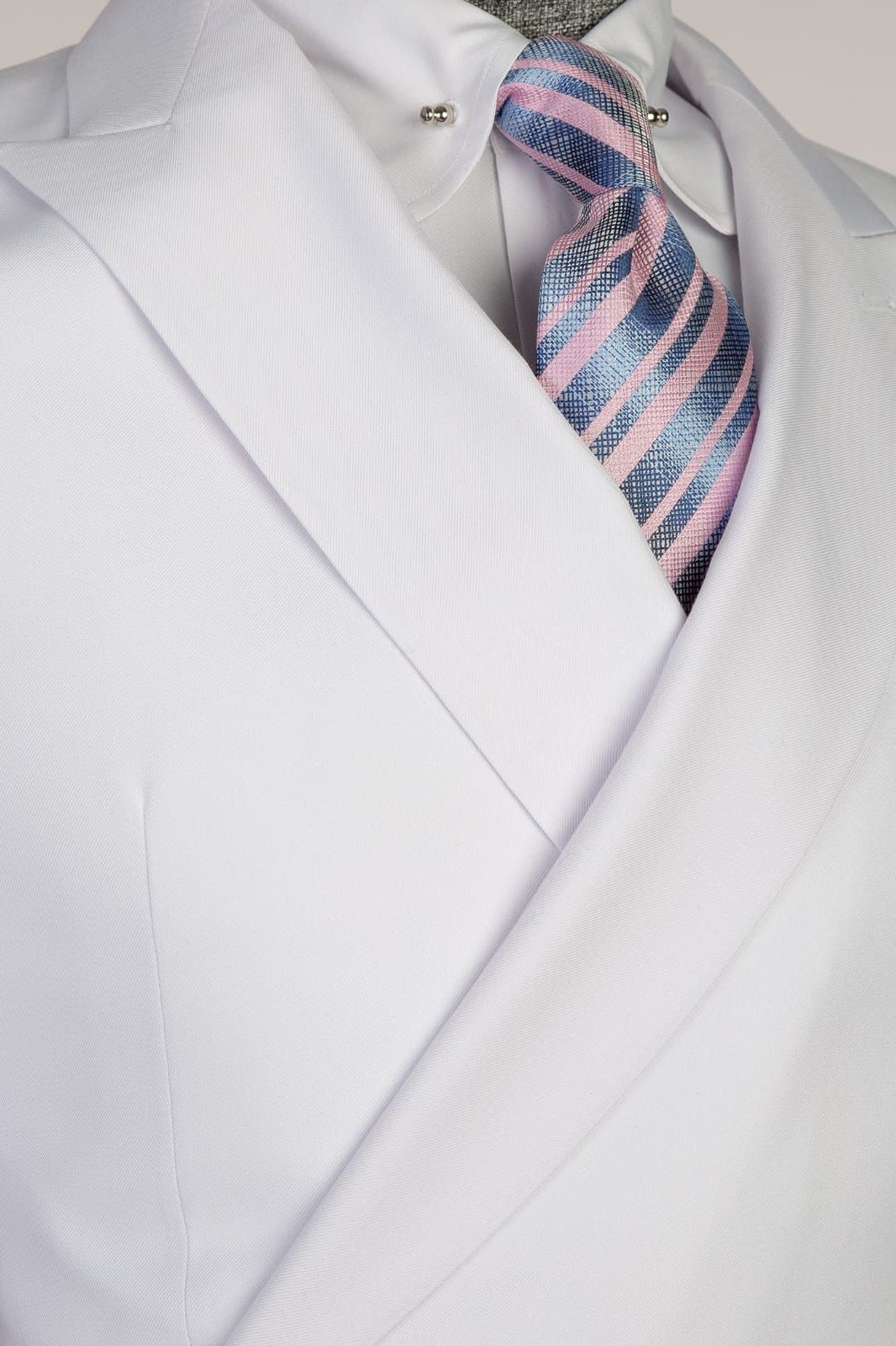 Trendy White Peaked Lapel Double Breasted Men Suits Secondary image