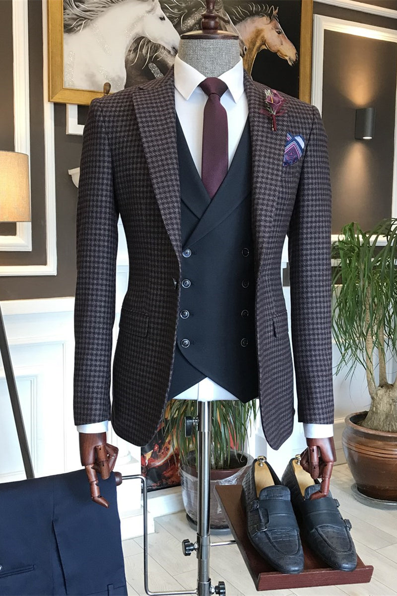 Brown Plaid Peaked Lapel Men Suits With Black Waistcoat Main image