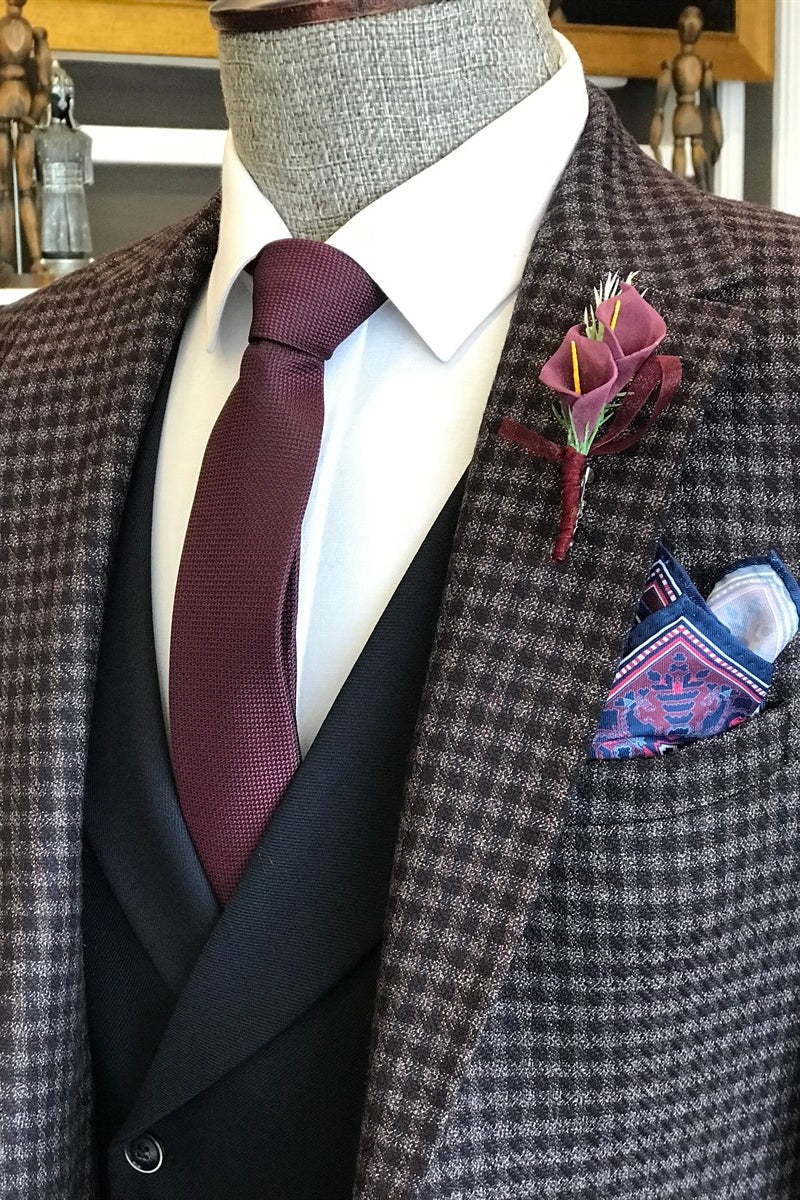 Brown Plaid Peaked Lapel Men Suits With Black Waistcoat Secondary image