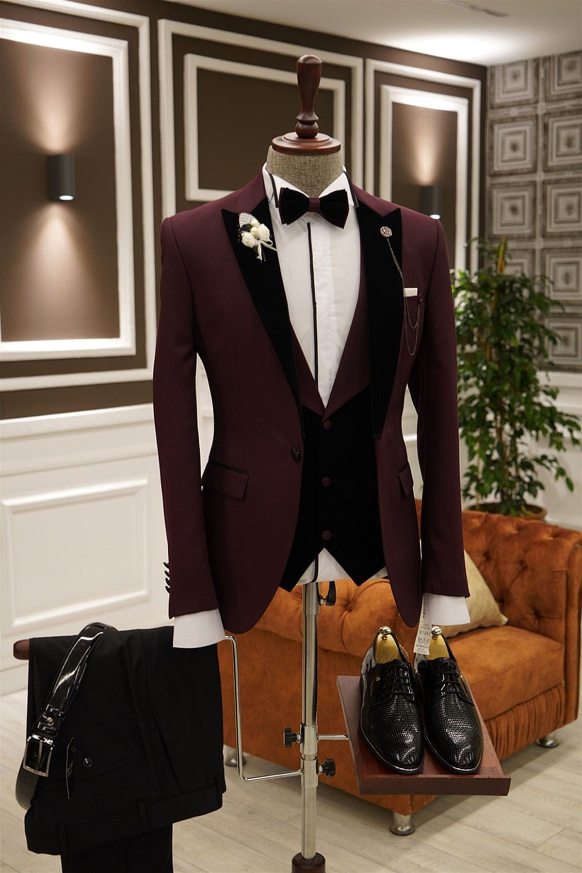3 piece Burgundy One Button Black Peaked Lapel Men Suits Main image