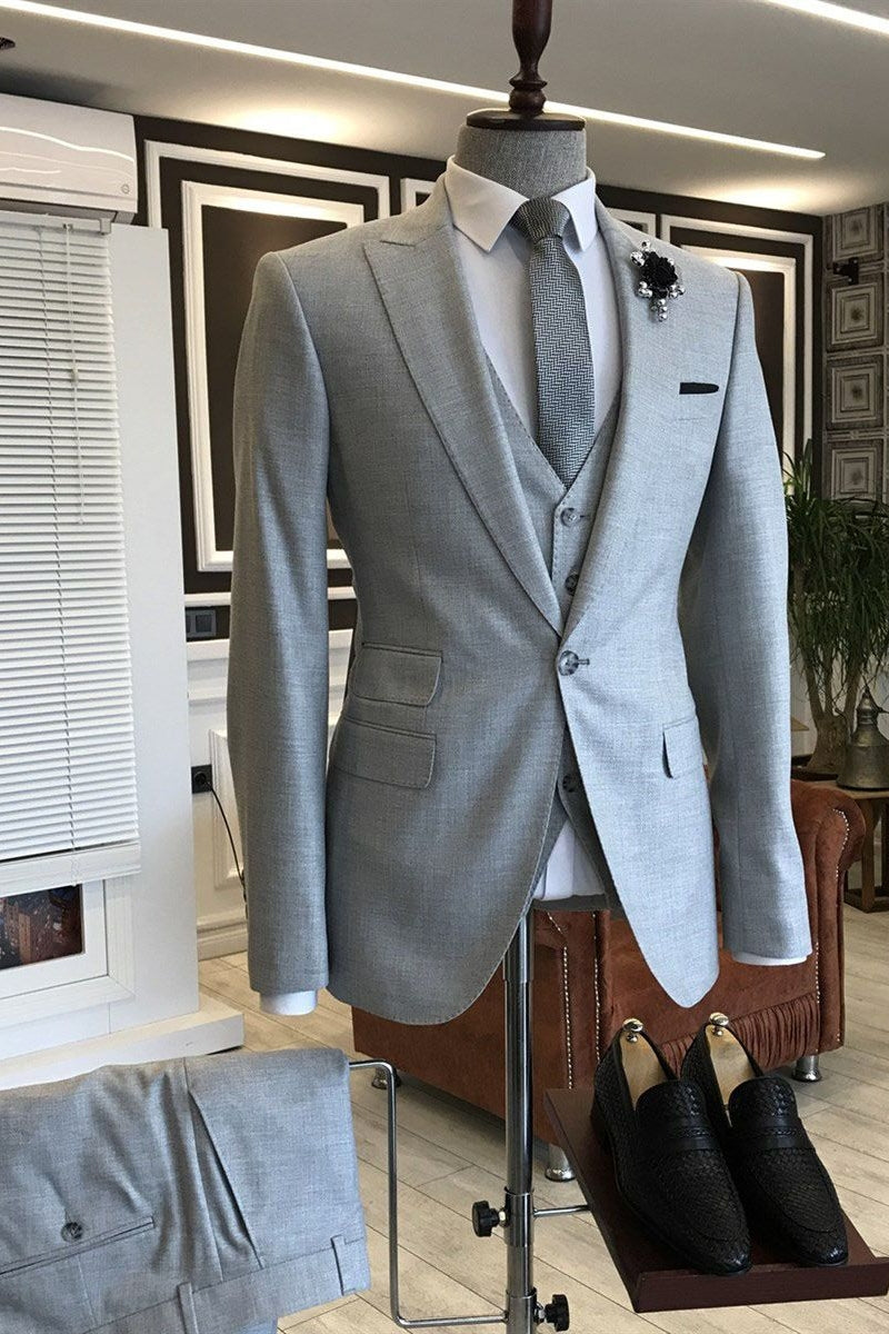 Bespoke Gray One Button Peaked Lapel Men Suits With Waistcoat Secondary image