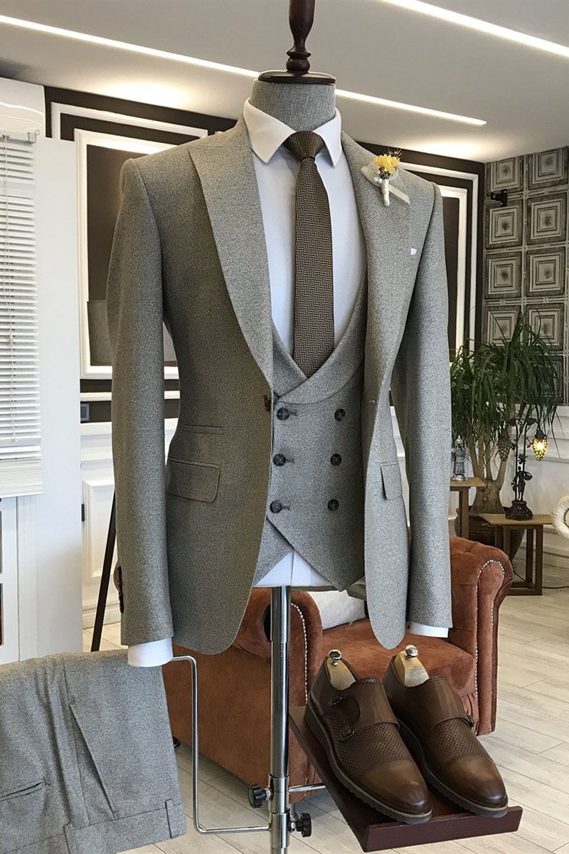 Chic Ash Gray 3 Piece Peaked Lapel Men Suits