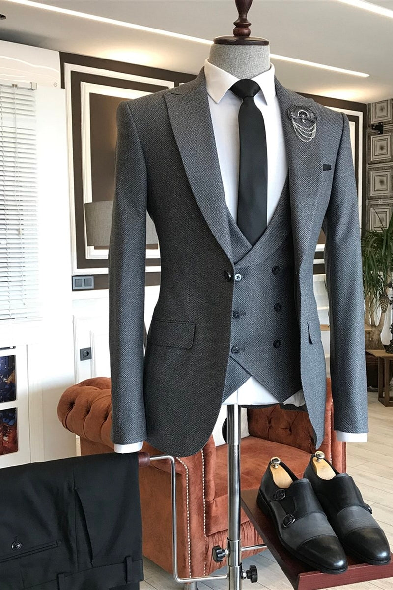 Charming Gray Plaid Peaked Lapel 3 Piece Men Suits