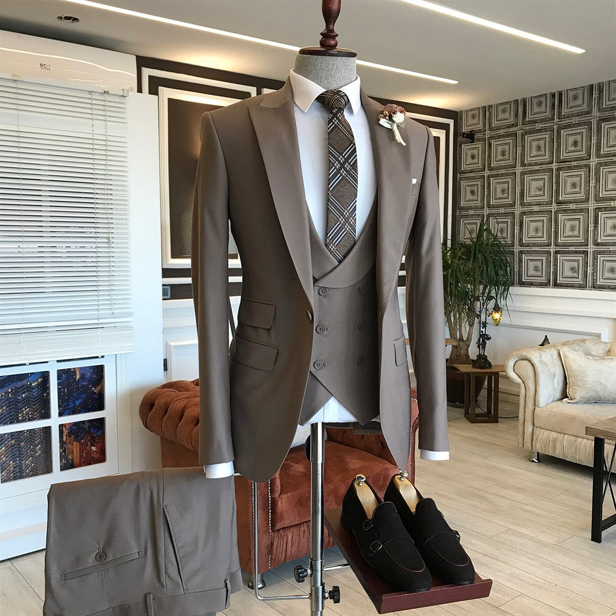 Popular 3 Piece Peaked Lapel Light Brown Suits For Men