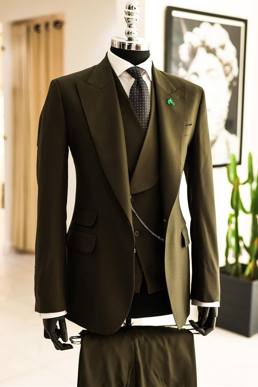 Close Fitting Olive Green Peaked Lapel 3 Piece Men Suits Secondary image