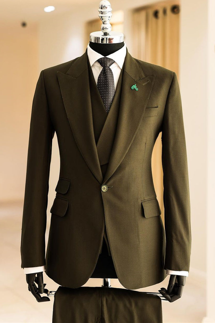 Close Fitting Olive Green Peaked Lapel 3 Piece Men Suits