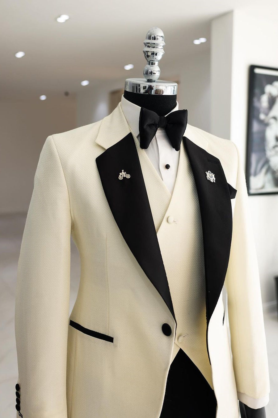 Trendy Cream White Notched Lapel 3 Piece Men Suits Secondary image